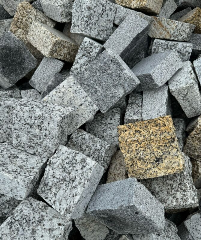 Pavés granite multicolore finition brut