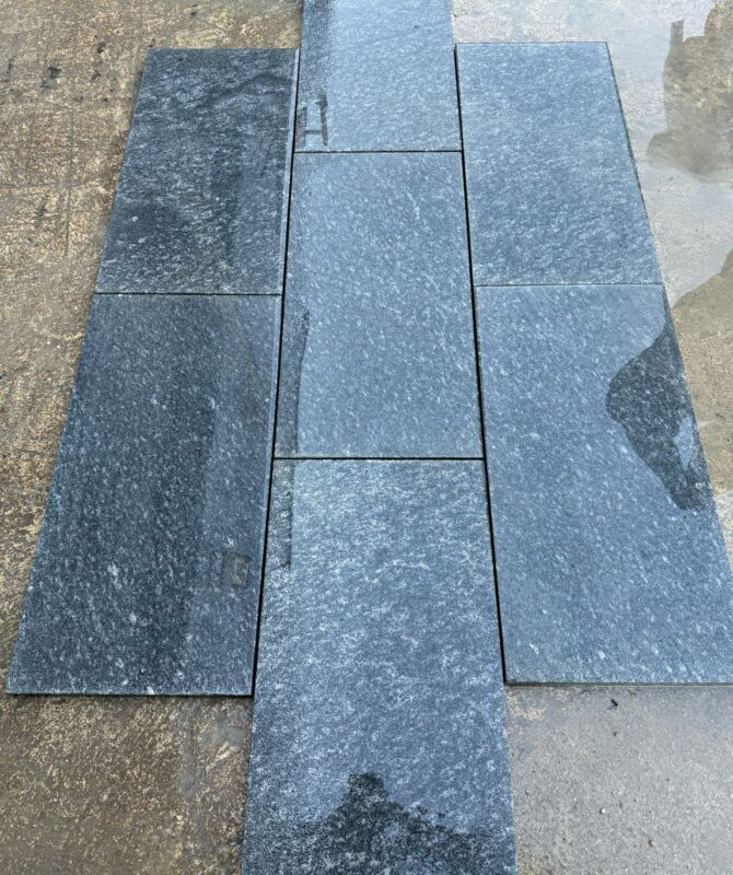 Dalles 30/60 en granite noir