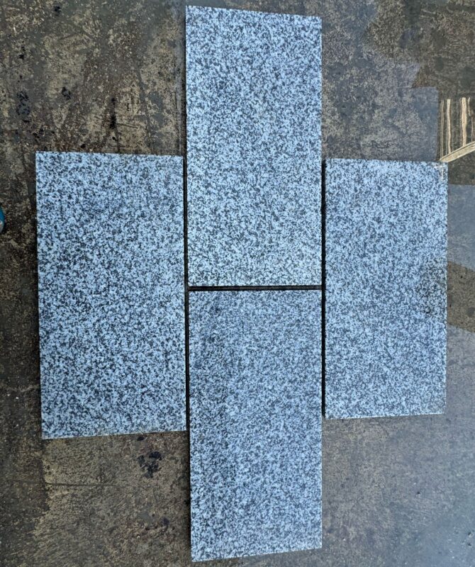 Dalles 30/60 en granite gris