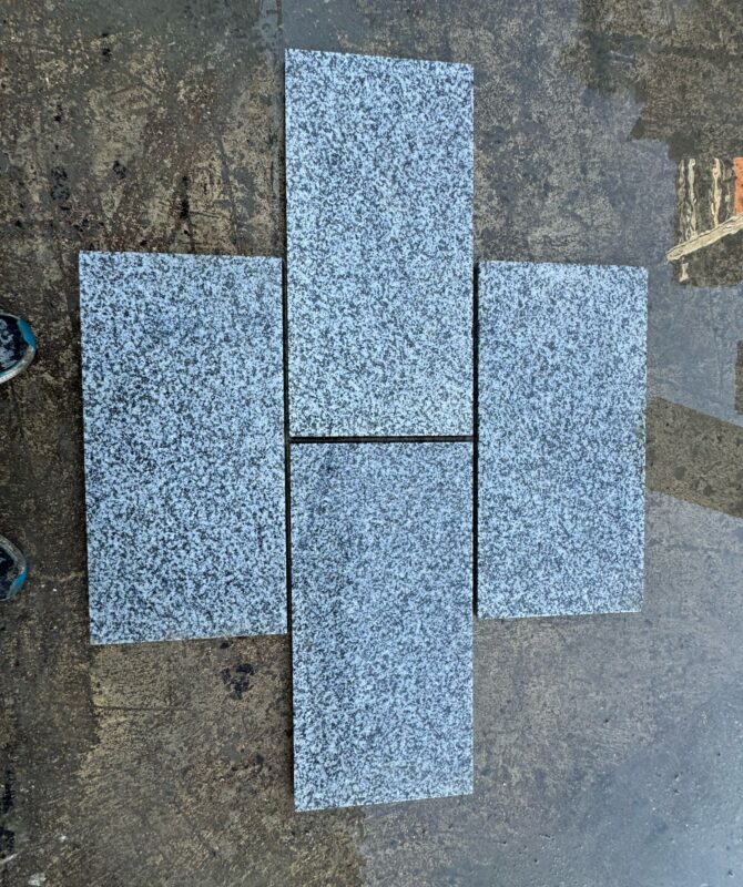 Dalles 30/60 en granite gris – Image 2